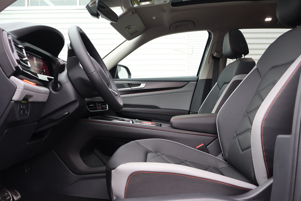 2025 Volkswagen Atlas Peak Edition in Mascouche, Quebec - 10 - w1024h768px