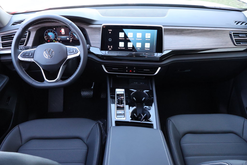 2025 Volkswagen Atlas Highline in Mascouche, Quebec - 11 - w1024h768px