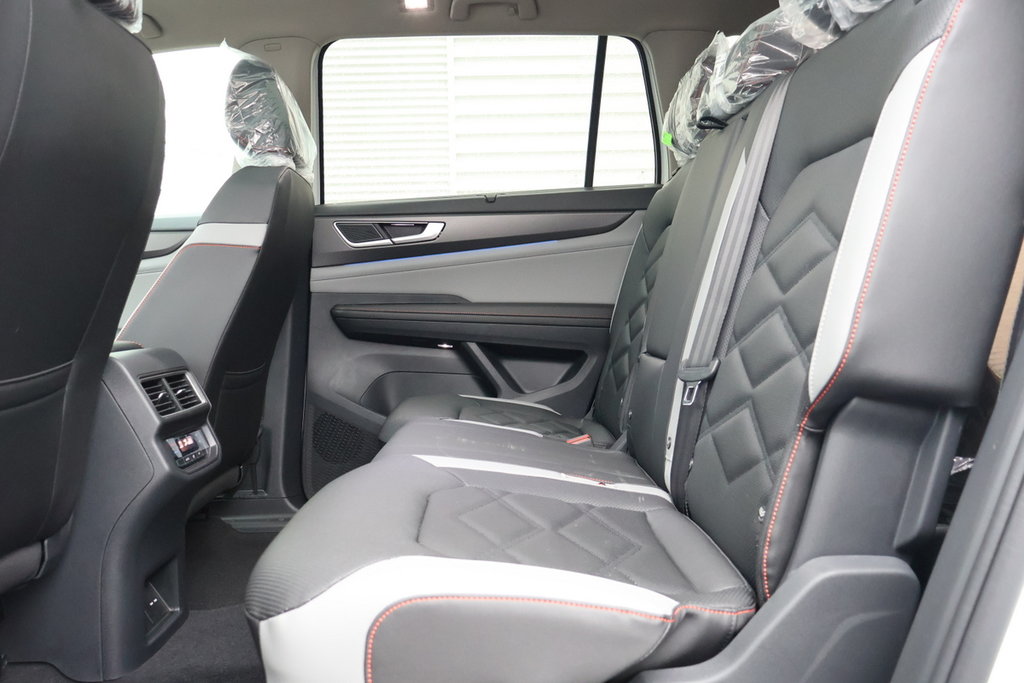 2025 Volkswagen Atlas Peak Edition in Mascouche, Quebec - 25 - w1024h768px