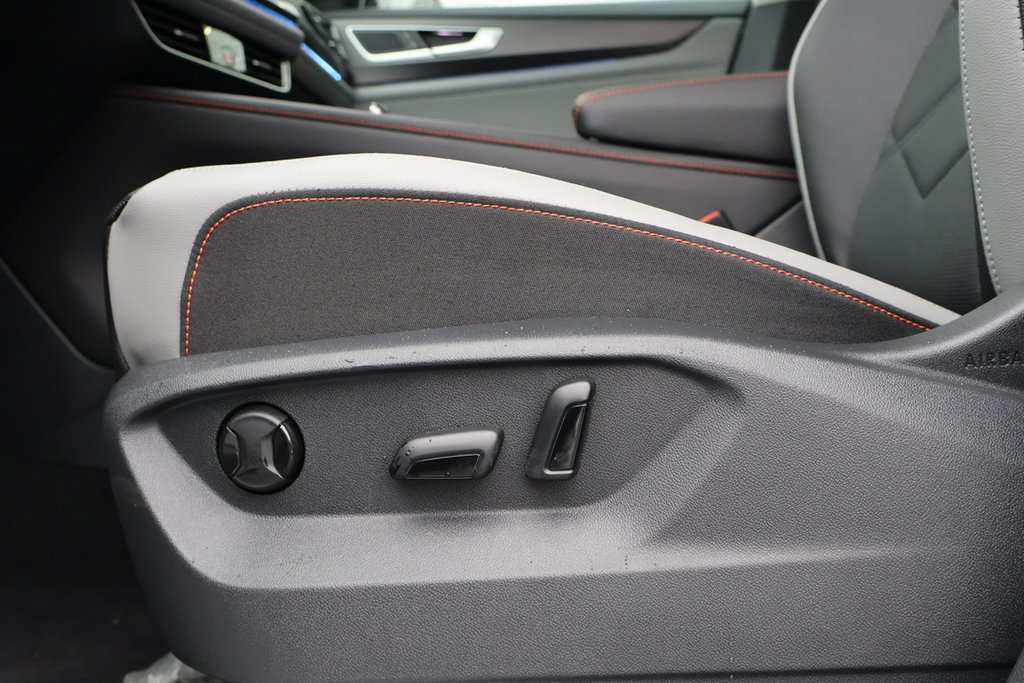 2025 Volkswagen Atlas Peak Edition in Mascouche, Quebec - 13 - w1024h768px