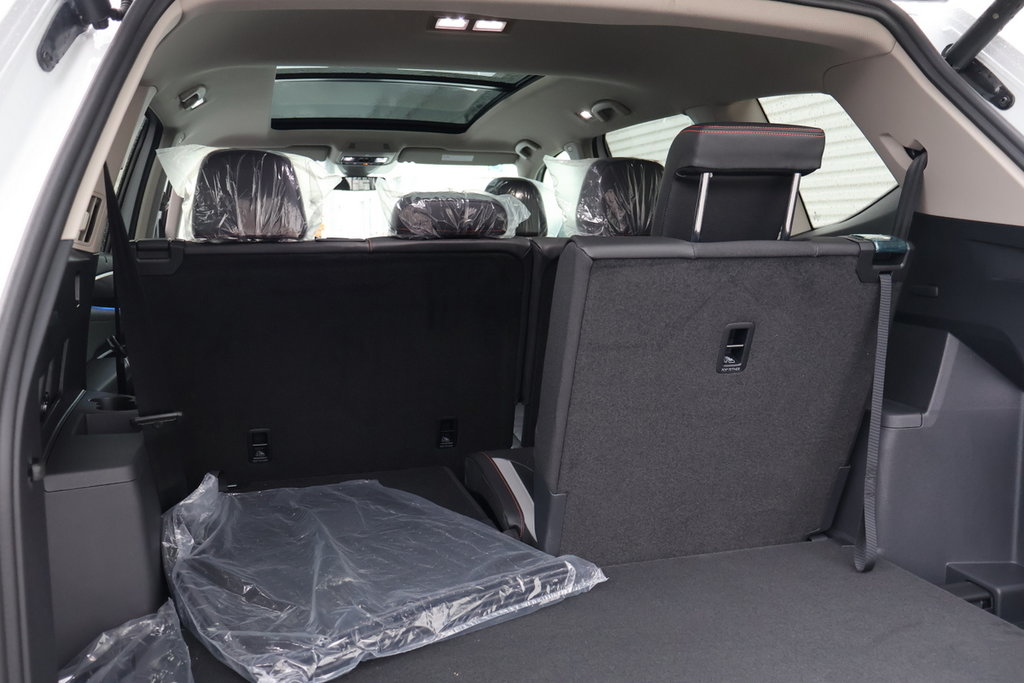 2025 Volkswagen Atlas Peak Edition in Mascouche, Quebec - 8 - w1024h768px