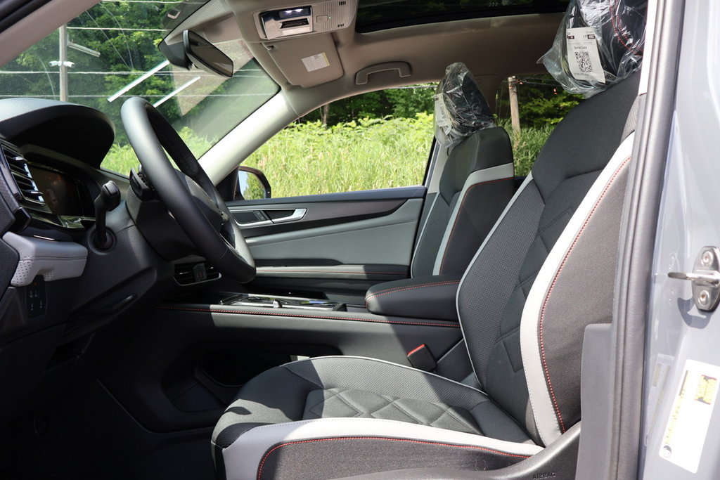 Volkswagen Atlas Peak Edition 2025 à Mascouche, Québec - 8 - w1024h768px
