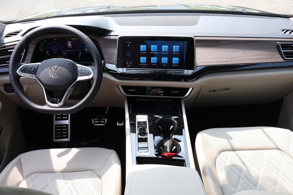 2025 Volkswagen Atlas Execline in Mascouche, Quebec - 11 - w1024h768px