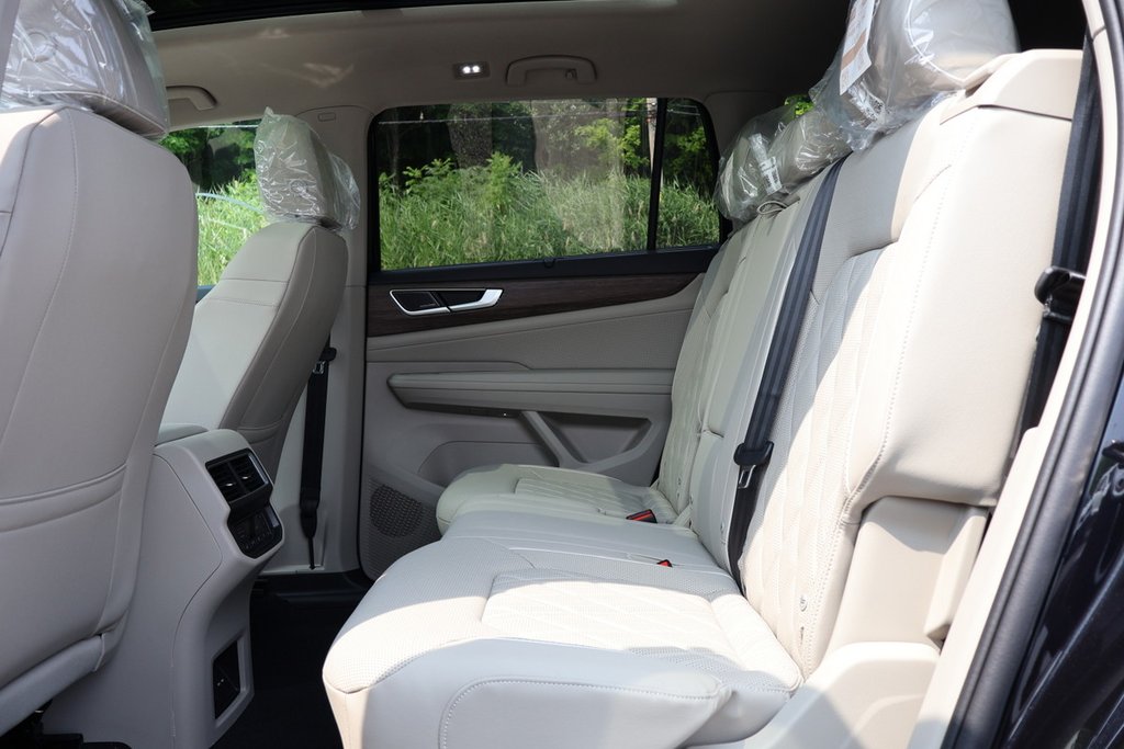 2025 Volkswagen Atlas Execline in Mascouche, Quebec - 22 - w1024h768px
