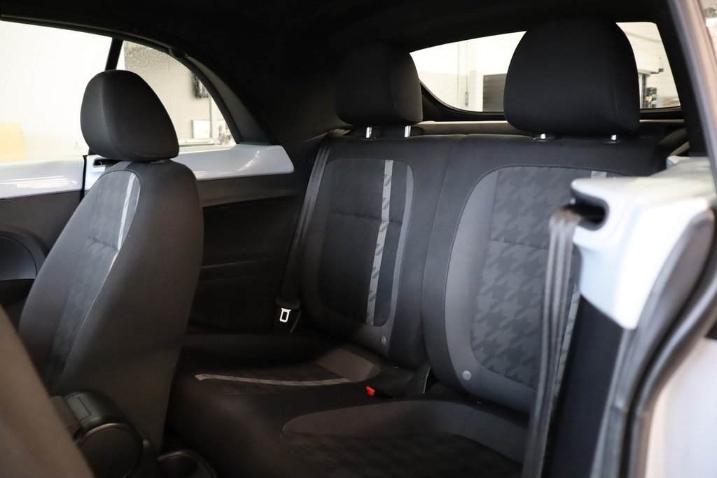 Volkswagen Beetle Convertible Trendline, Caméra, Bluetooth, Banc chauffants 2017 à Mascouche, Québec - 21 - w1024h768px