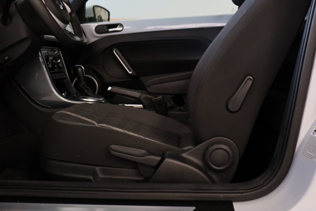 Volkswagen Beetle Convertible Trendline, Caméra, Bluetooth, Banc chauffants 2017 à Mascouche, Québec - 9 - w1024h768px
