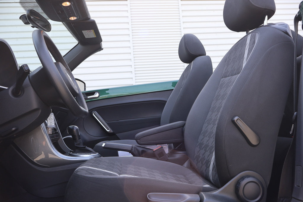 Volkswagen Beetle Convertible, Trendline, Caméra, Bas kilo 2018 à Terrebonne, Québec - 13 - w1024h768px