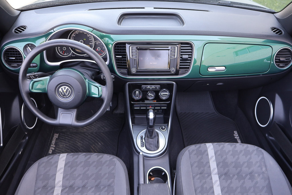 Volkswagen Beetle Convertible, Trendline, Caméra, Bas kilo 2018 à Terrebonne, Québec - 15 - w1024h768px
