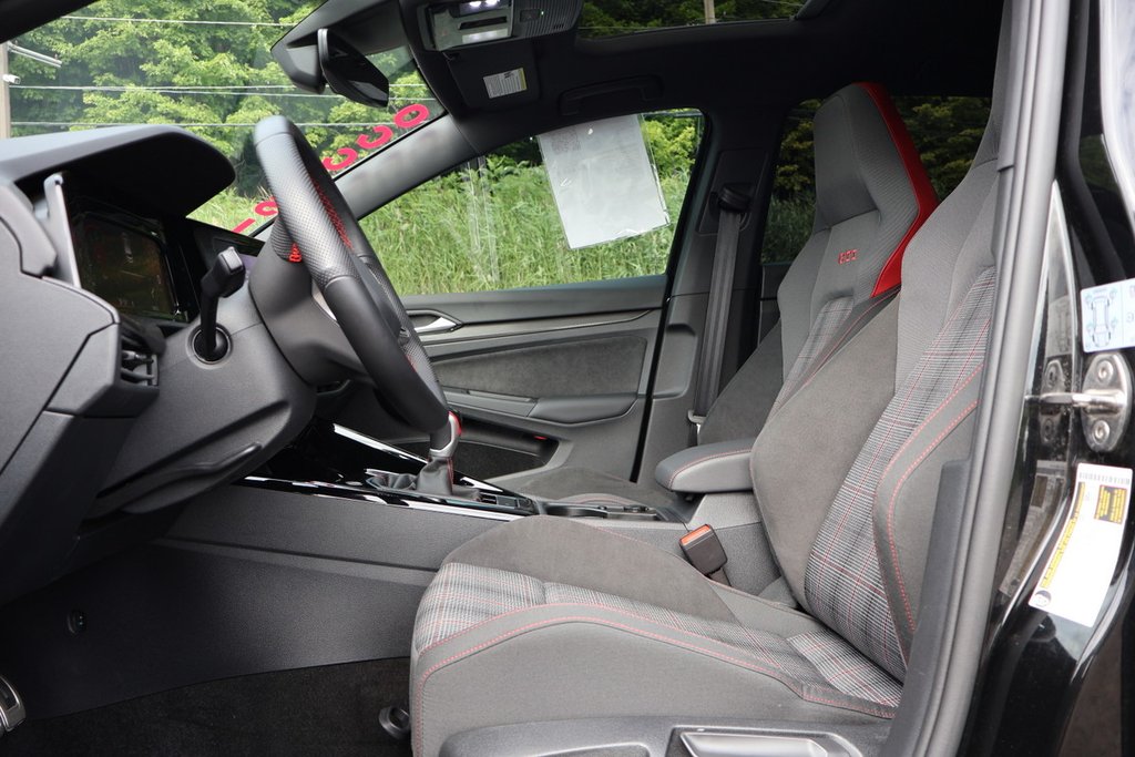 2024 Volkswagen Golf GTI 380 Autobahn, Toit, Carplay, 241Hp in Terrebonne, Quebec - 10 - w1024h768px
