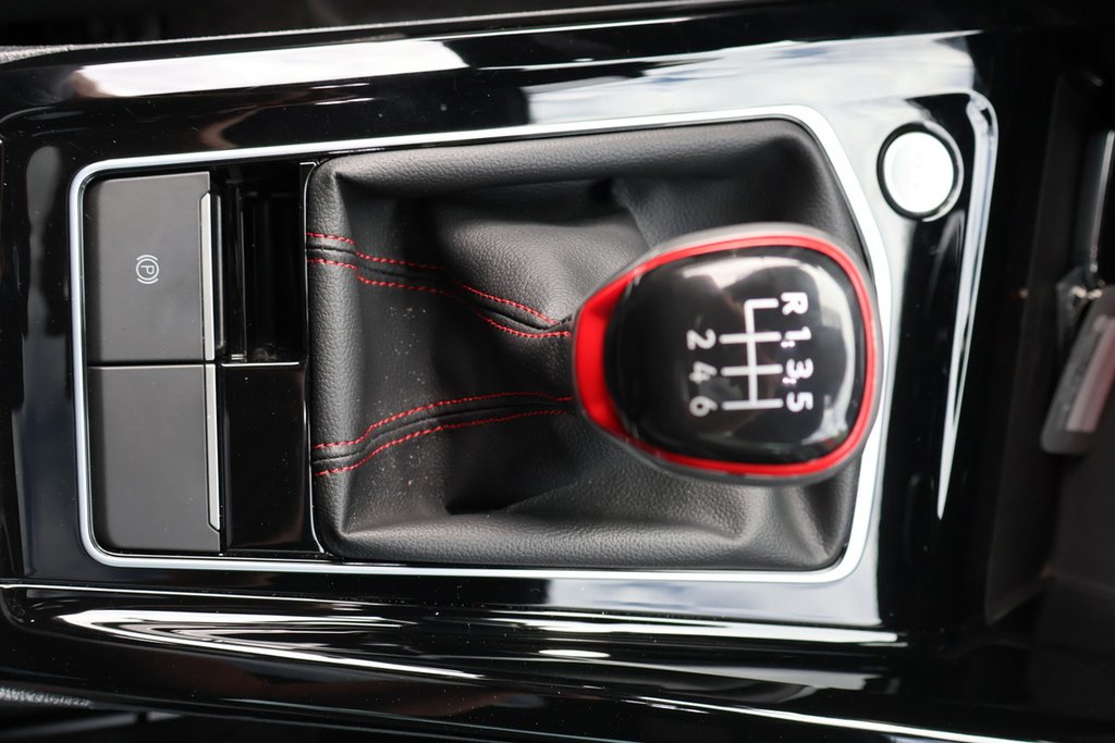 2024 Volkswagen Golf GTI 380 Autobahn, Toit, Carplay, 241Hp in Terrebonne, Quebec - 26 - w1024h768px
