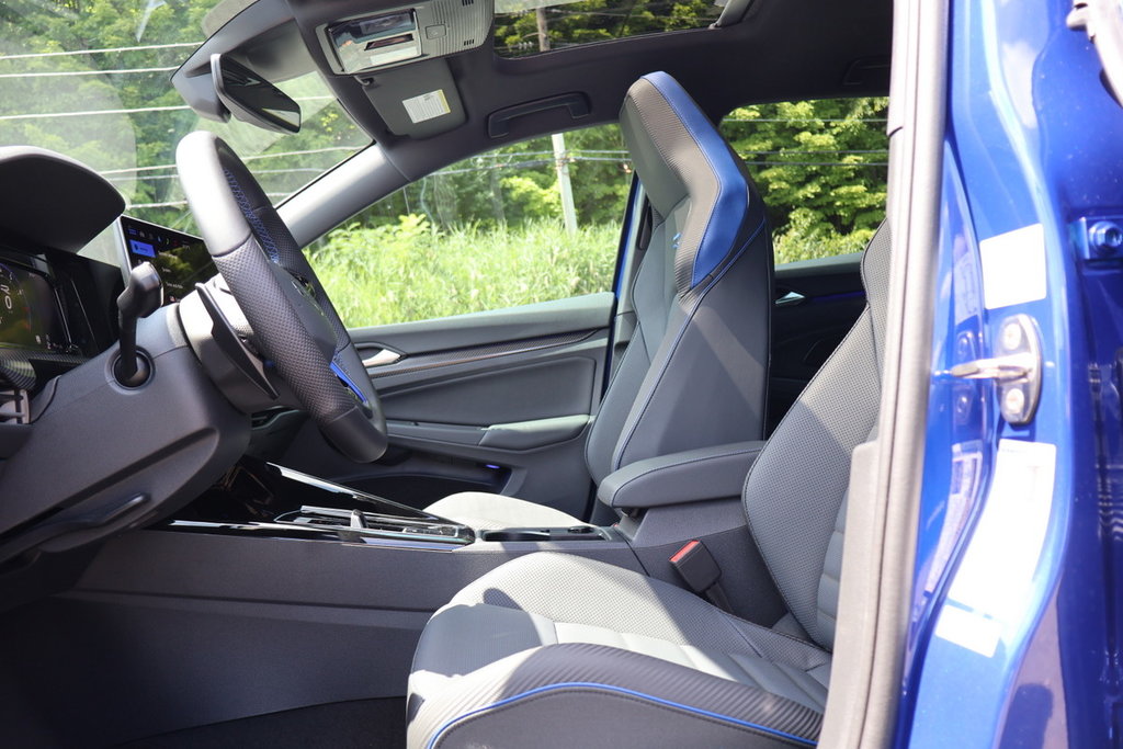 2025 Volkswagen Golf R Black Edition, Échappement Akrapovic, 328HP in Mascouche, Quebec - 10 - w1024h768px