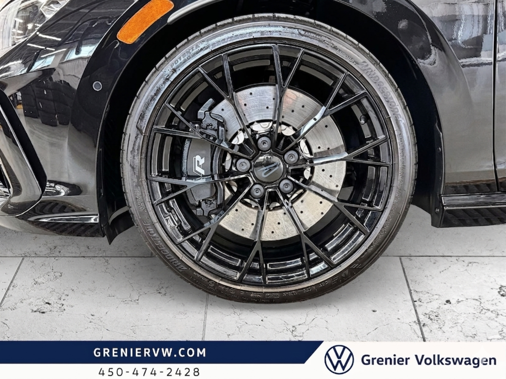 2025 Volkswagen Golf R Black Edition, Artevelour*, Échappement Akrapovic in Terrebonne, Quebec - 6 - w1024h768px
