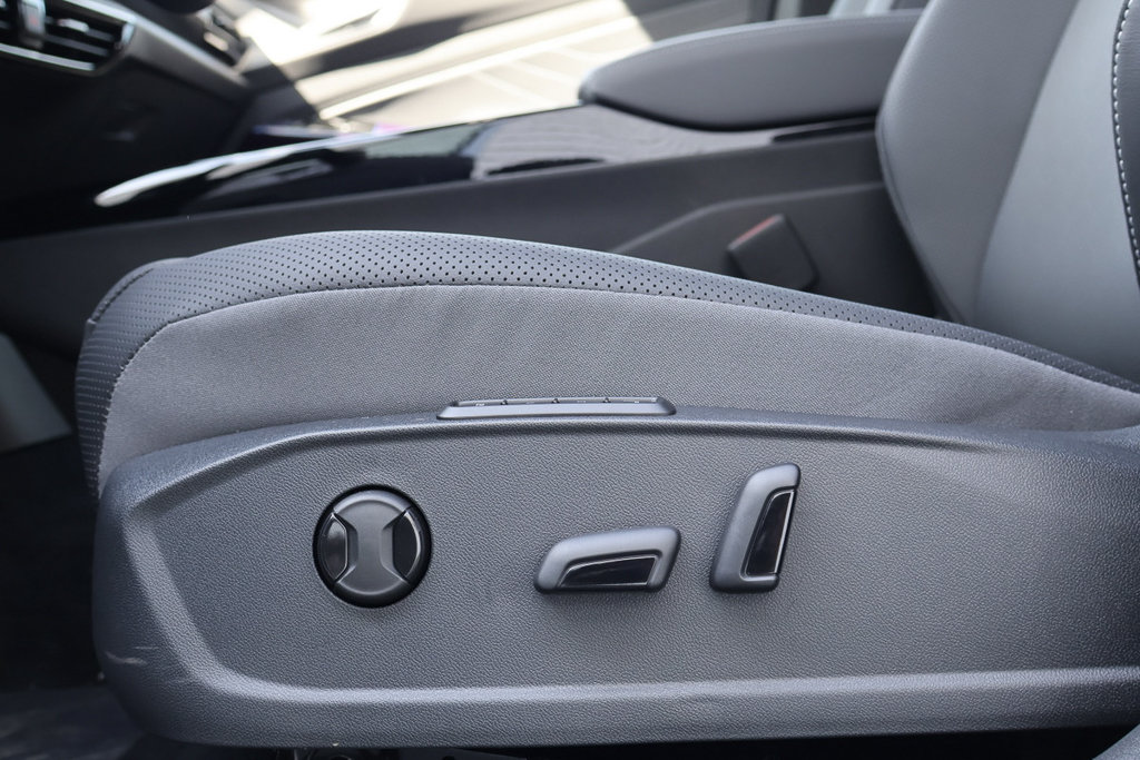 2025 Volkswagen ID.4 Pro S AWD in Mascouche, Quebec - 10 - w1024h768px