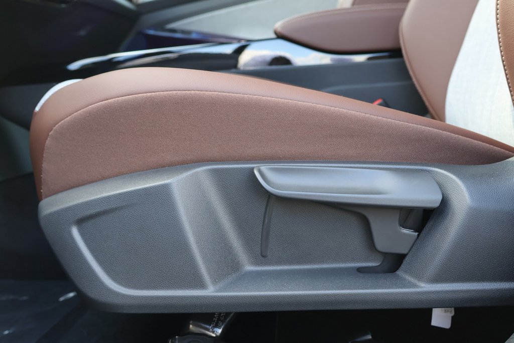 2025 Volkswagen ID.4 Pro AWD in Mascouche, Quebec - 9 - w1024h768px