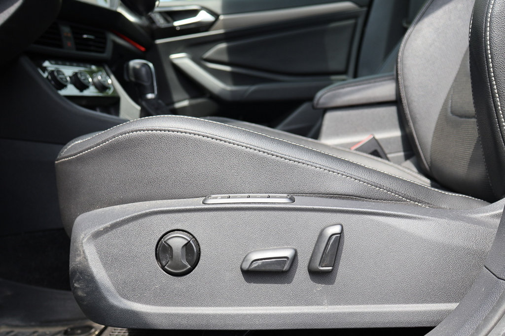 2019 Volkswagen Jetta Execline, Cuir, Toit, Carplay in Terrebonne, Quebec - 13 - w1024h768px