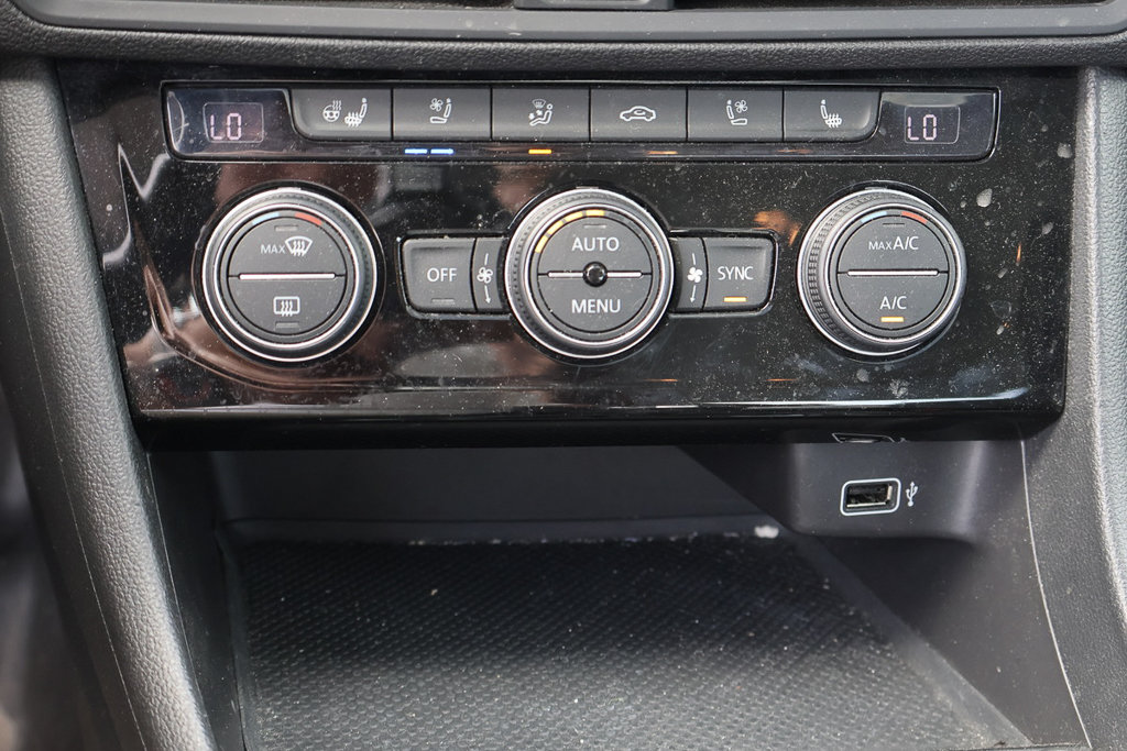 2019 Volkswagen Jetta Execline, Cuir, Toit, Carplay in Terrebonne, Quebec - 25 - w1024h768px