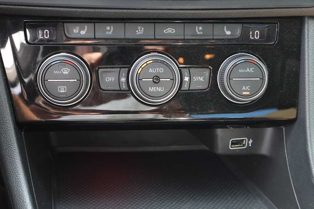 Volkswagen Jetta Execline, Jamais Accidenté, Cuir, Toit, Banc vent. 2019 à Mascouche, Québec - 25 - w1024h768px