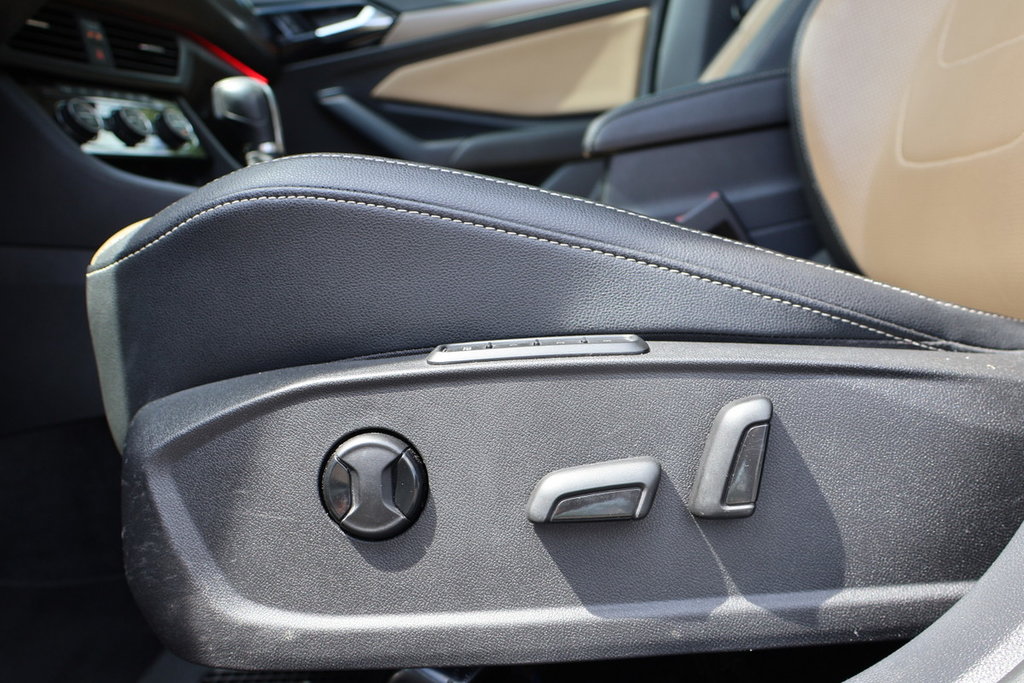 Volkswagen Jetta Execline, Jamais Accidenté, Cuir, Toit, Banc vent. 2019 à Mascouche, Québec - 13 - w1024h768px