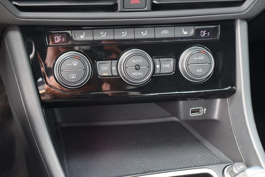 2019 Volkswagen Jetta Highline, R-Line, Cuir, Toit, Carplay in Terrebonne, Quebec - 23 - w1024h768px