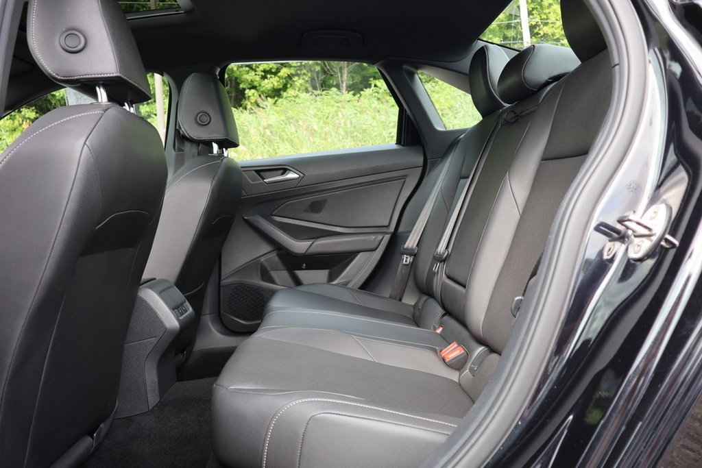 2019 Volkswagen Jetta Highline, R-Line, Cuir, Toit, Carplay in Terrebonne, Quebec - 27 - w1024h768px