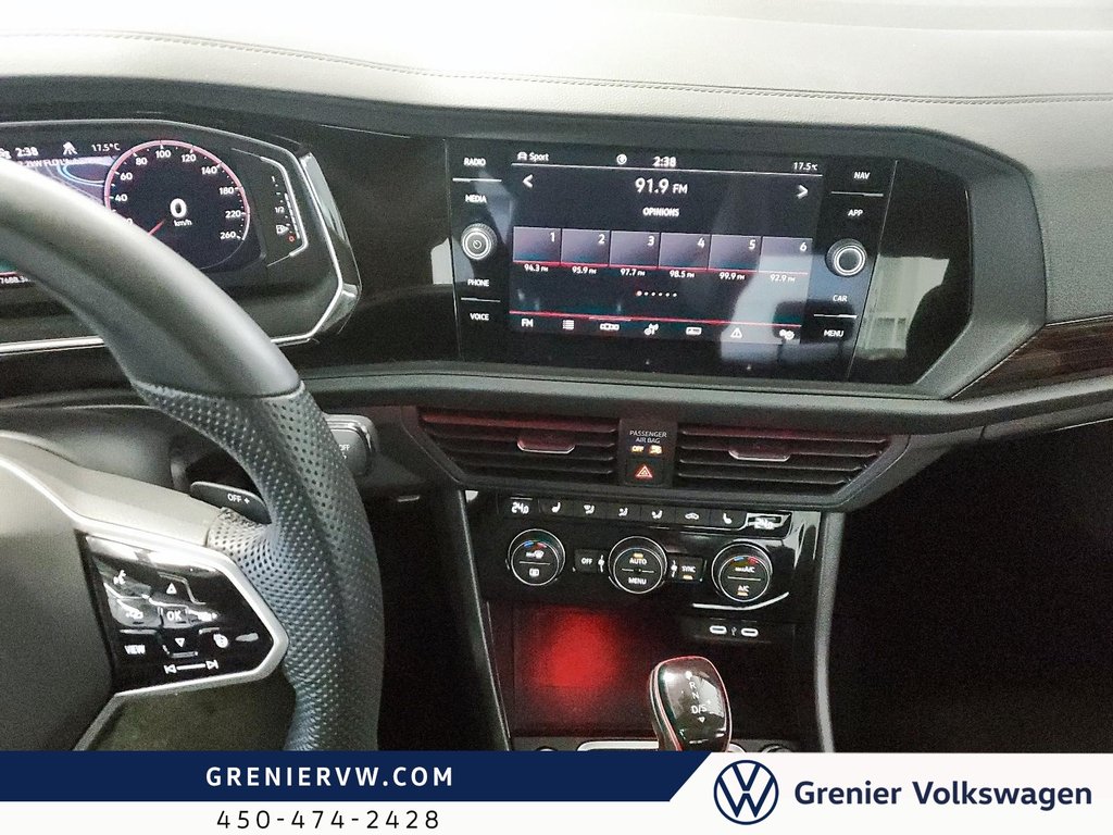 2024 Volkswagen Jetta 40th, Toit, Carplay, 228hp in Terrebonne, Quebec - 8 - w1024h768px
