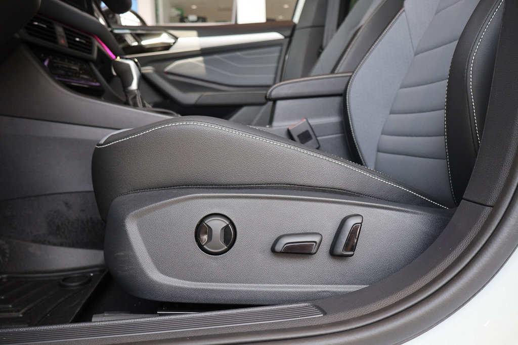Volkswagen Jetta Comfortline 2025 à Mascouche, Québec - 7 - w1024h768px