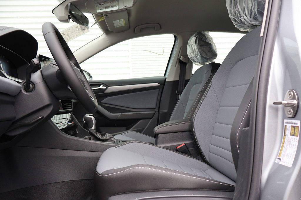 2025 Volkswagen Jetta Comfortline in Mascouche, Quebec - 8 - w1024h768px