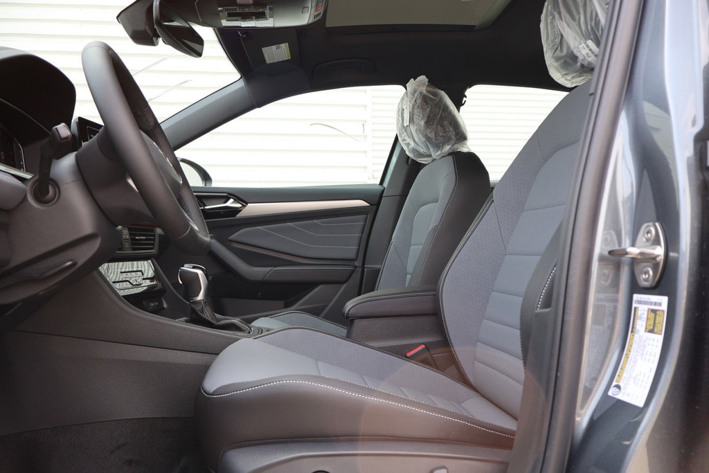 2025 Volkswagen Jetta Comfortline in Mascouche, Quebec - 8 - w1024h768px