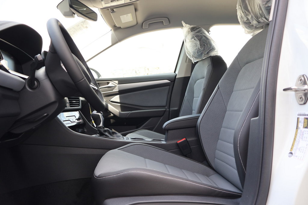 Volkswagen Jetta Comfortline 2025 à Mascouche, Québec - 8 - w1024h768px