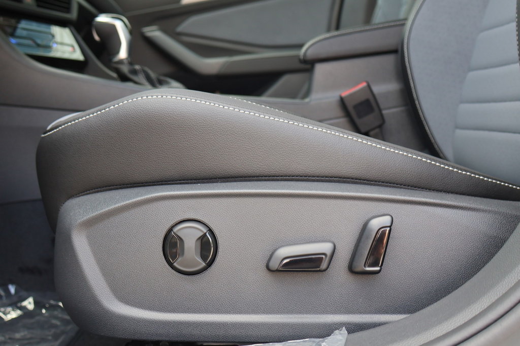 Volkswagen Jetta Comfortline 2025 à Mascouche, Québec - 9 - w1024h768px