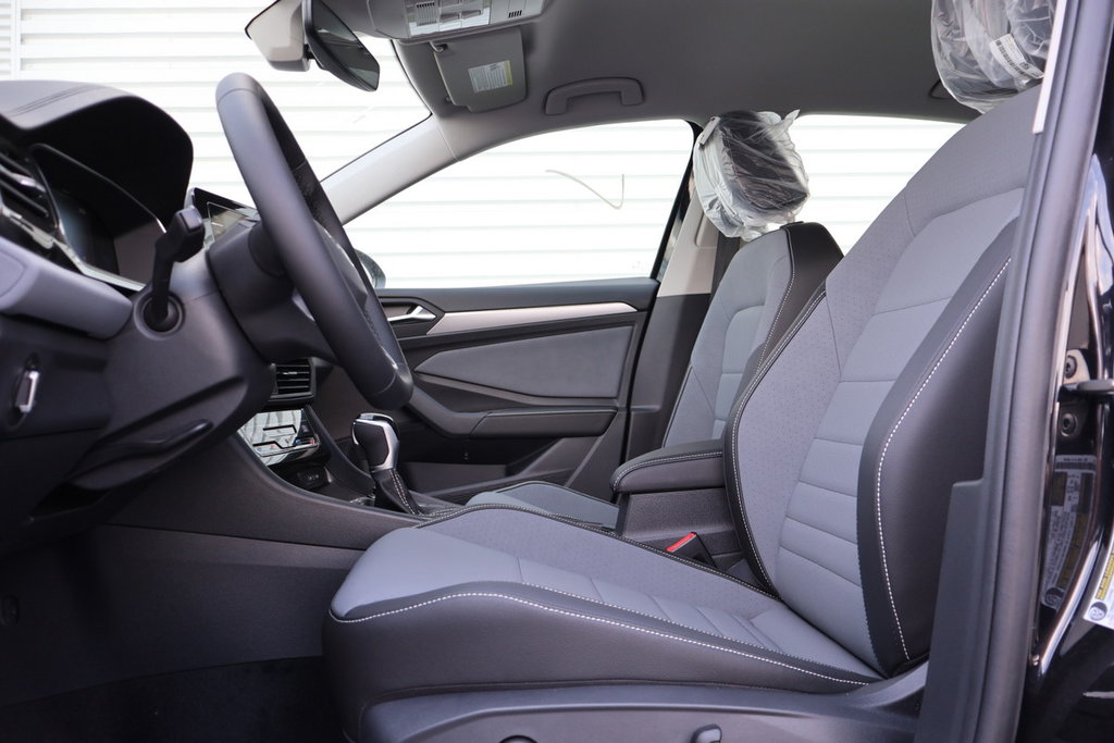 Volkswagen Jetta Comfortline 2025 à Mascouche, Québec - 8 - w1024h768px