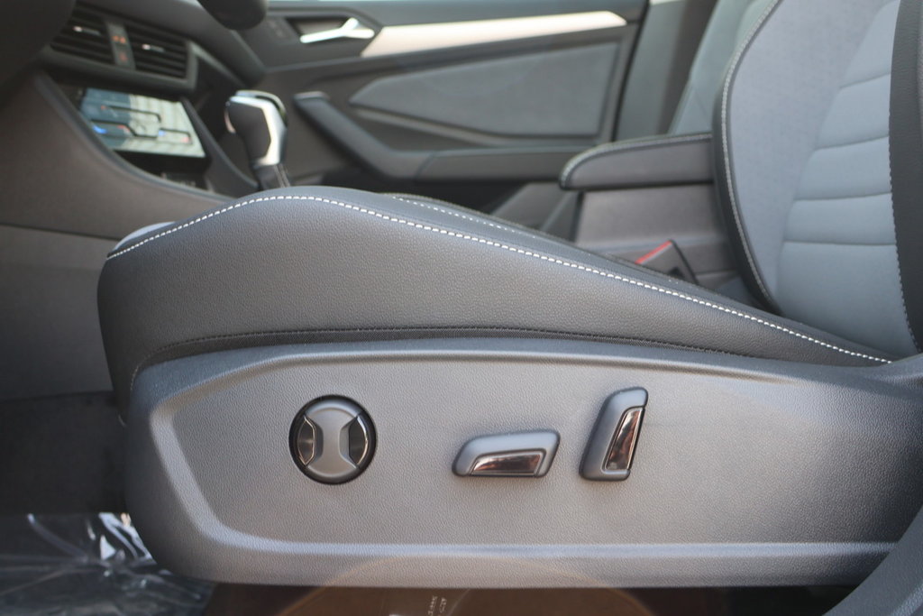 Volkswagen Jetta Comfortline 2025 à Mascouche, Québec - 9 - w1024h768px