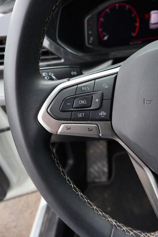 2022 Volkswagen Taos Highline, Toit pano, Audio Beats in Terrebonne, Quebec - 17 - w1024h768px