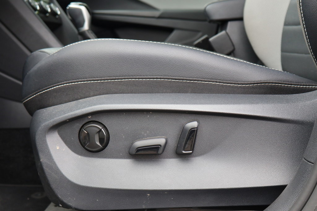 2022 Volkswagen Taos Highline, Toit pano, Audio Beats in Terrebonne, Quebec - 13 - w1024h768px