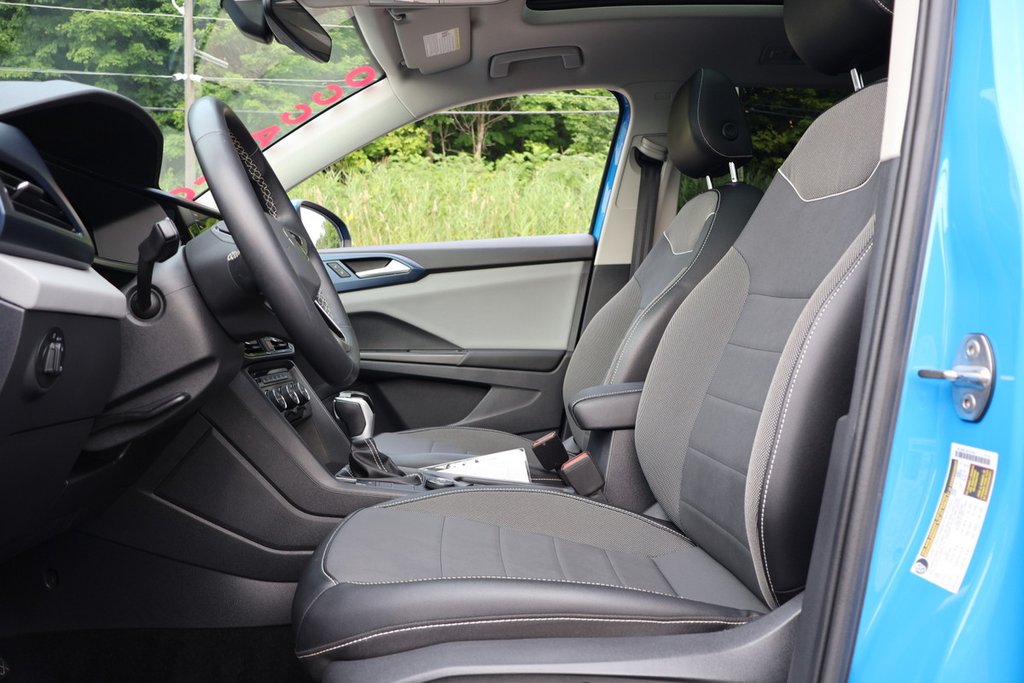 2023 Volkswagen Taos Comfortline, Carplay, Toit ouvrant, 4Motion in Mascouche, Quebec - 10 - w1024h768px