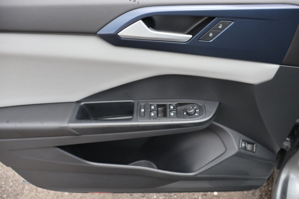Volkswagen Taos Comfortline, Toit, Carplay, 4Motion 2023 à Mascouche, Québec - 27 - w1024h768px