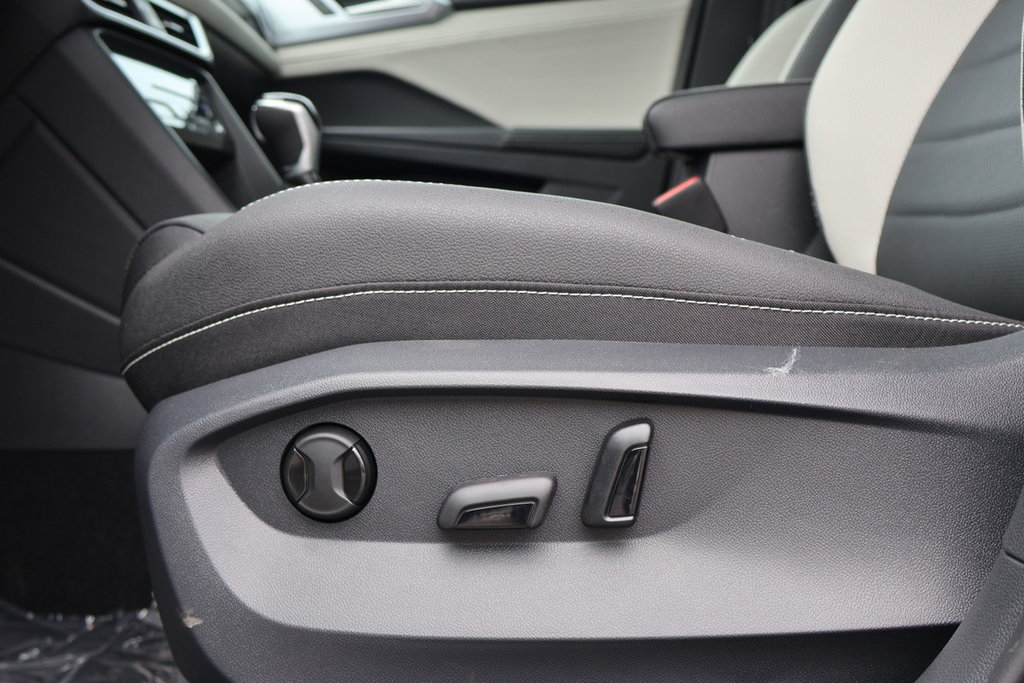 2025 Volkswagen Taos Highline 4MOTION in Mascouche, Quebec - 10 - w1024h768px