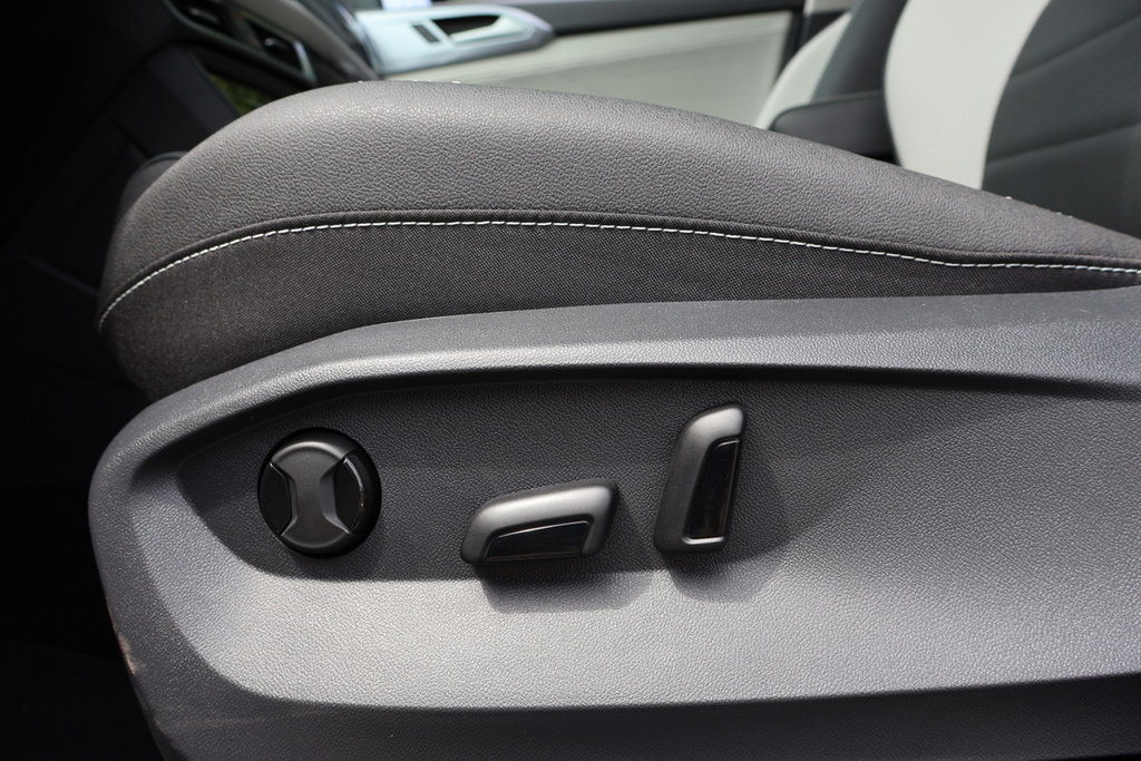 2025 Volkswagen Taos Highline 4MOTION in Mascouche, Quebec - 10 - w1024h768px