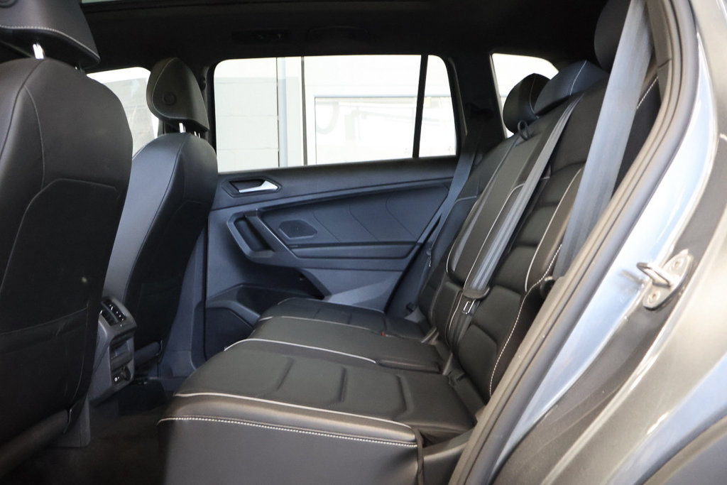 2021 Volkswagen Tiguan Highline R line, Toit Pano , Cockpit numerique in Terrebonne, Quebec - 28 - w1024h768px