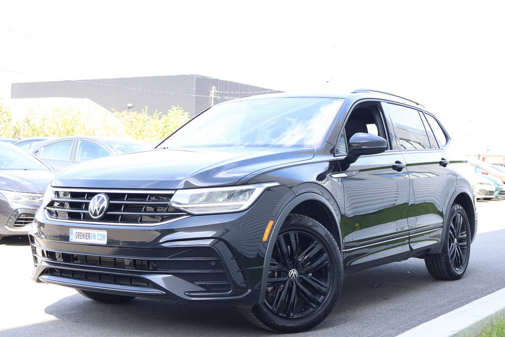 Volkswagen Tiguan Comfortline R-Line Black Edition, Toit ouvrant, 2022 à Mascouche, Québec - 1 - w1024h768px