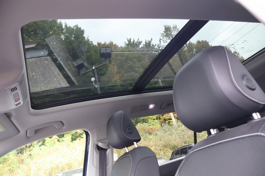 Volkswagen Tiguan Comfortline 4Motion Toit pano 2022 à Mascouche, Québec - 11 - w1024h768px