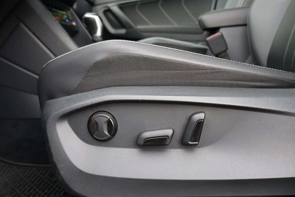 Volkswagen Tiguan Comfortline 4Motion Toit pano 2022 à Mascouche, Québec - 13 - w1024h768px