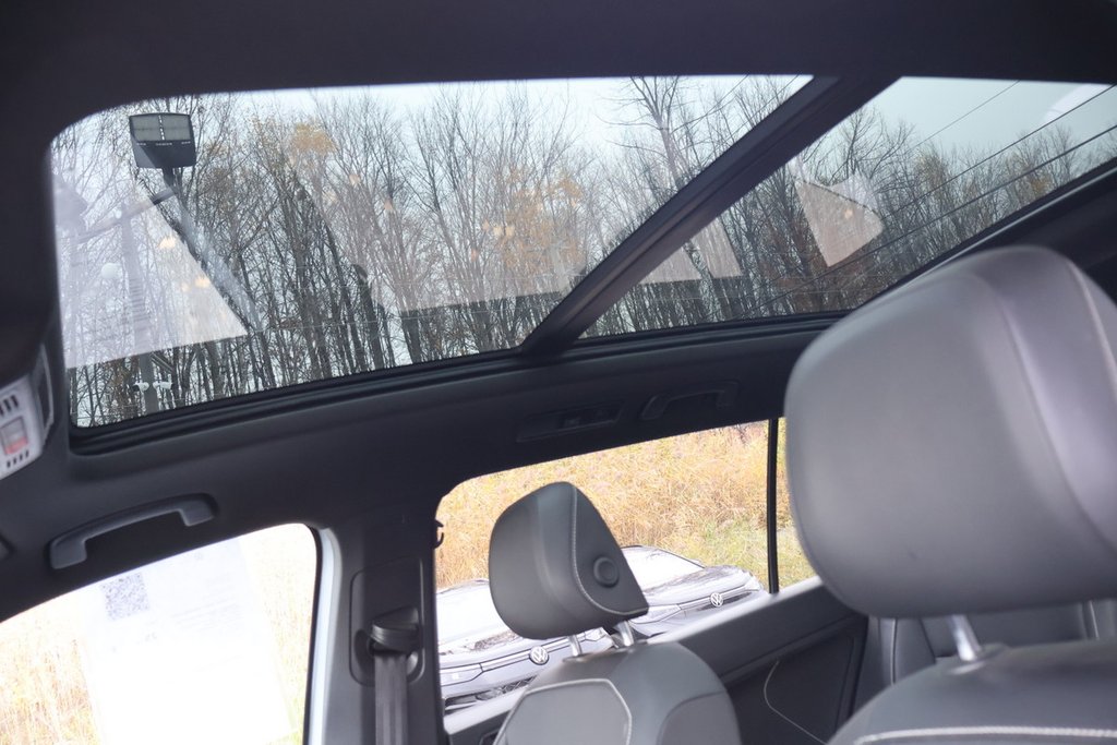 Volkswagen Tiguan Comfortline R-Line Black Edition 2022 à Mascouche, Québec - 10 - w1024h768px