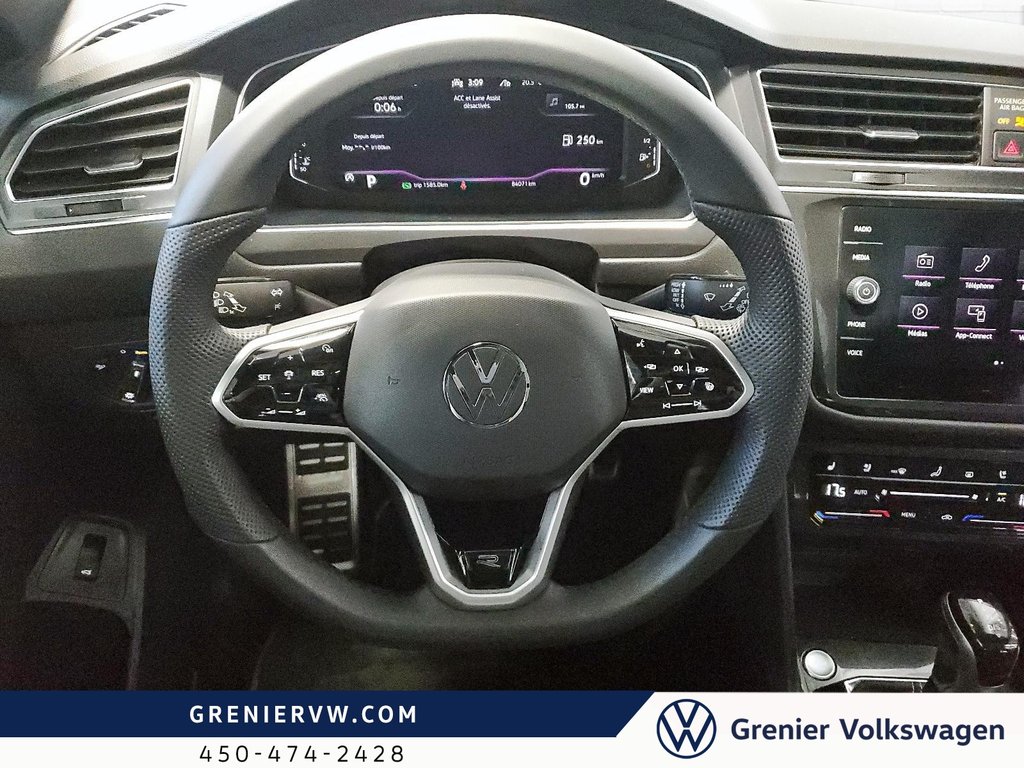 2022 Volkswagen Tiguan Highline R-Line, Cuir, Toit, Carplay in Terrebonne, Quebec - 10 - w1024h768px