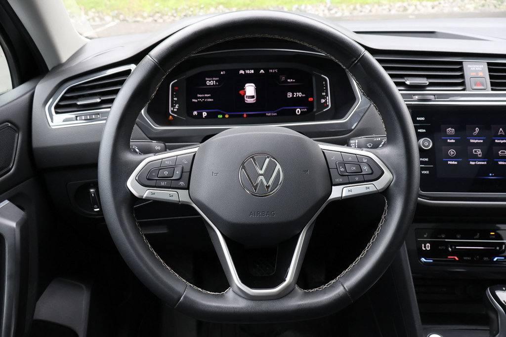 Volkswagen Tiguan COMFORTLINE+AWD+TOIT PANO 2023 à Terrebonne, Québec - 15 - w1024h768px