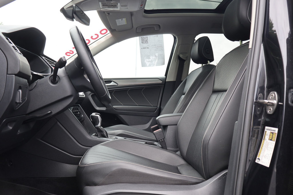 Volkswagen Tiguan COMFORTLINE+AWD+TOIT PANO 2023 à Terrebonne, Québec - 10 - w1024h768px