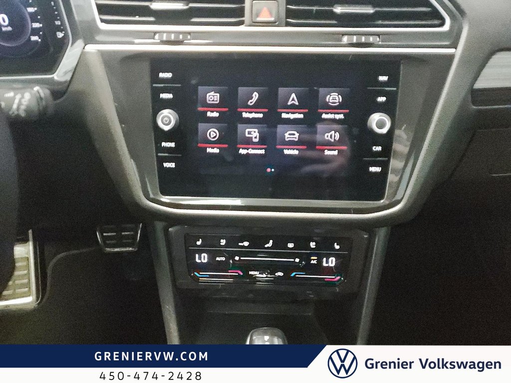 2023 Volkswagen Tiguan Highline R-Line, Cuir, Toit, Carplay in Terrebonne, Quebec - 9 - w1024h768px