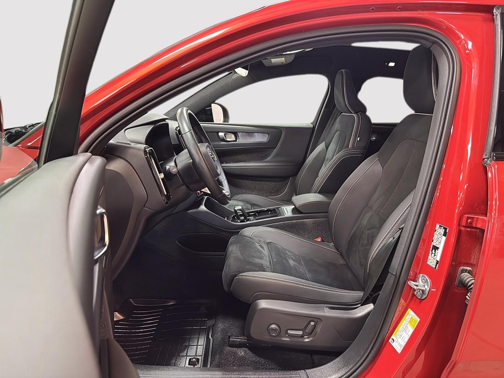 Volvo C40 TWIN RECHARGE PLUS  TOIT PANO NAV 4RM 2024-6