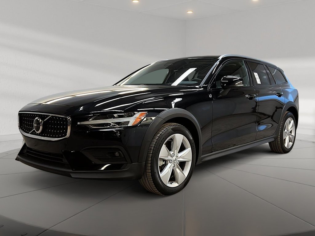Volvo V60 B5 CROSS COUNTRY CORE CUIR TOIT PANO NAV 4RM 2025-0