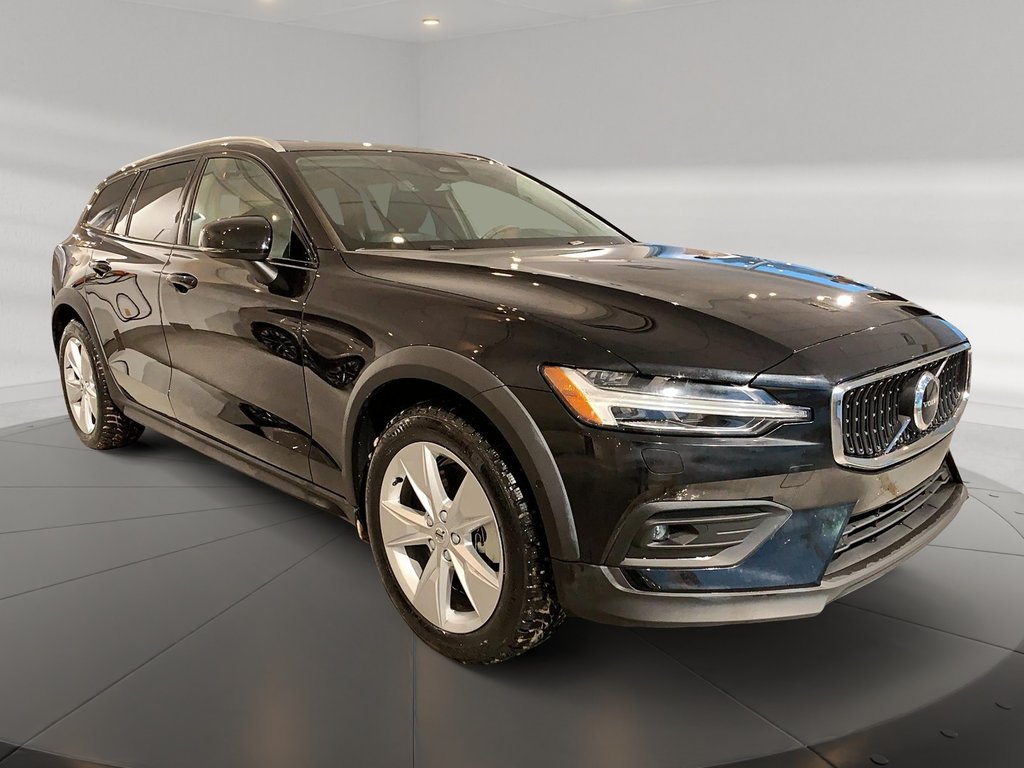 2025 Volvo V60 B5 CROSS COUNTRY CORE TOIT PANO NAV 4RM-2
